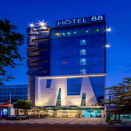 Hotel 88 Grogol By Wh Jacarta Exterior foto