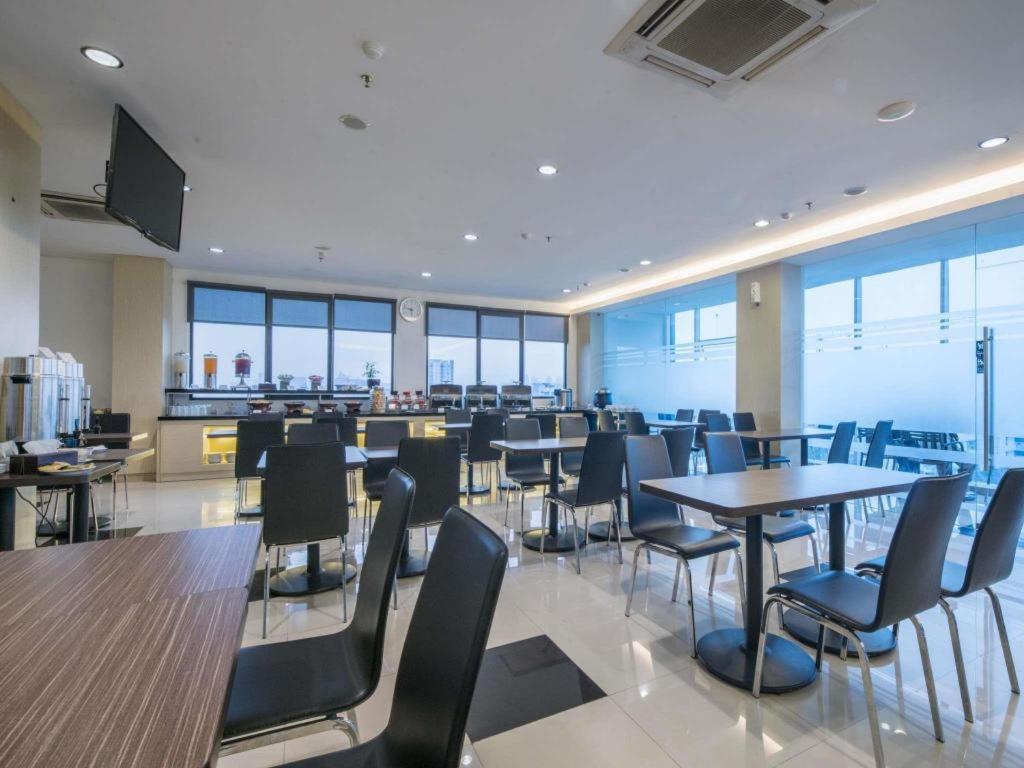 Hotel 88 Grogol By Wh Jacarta Exterior foto