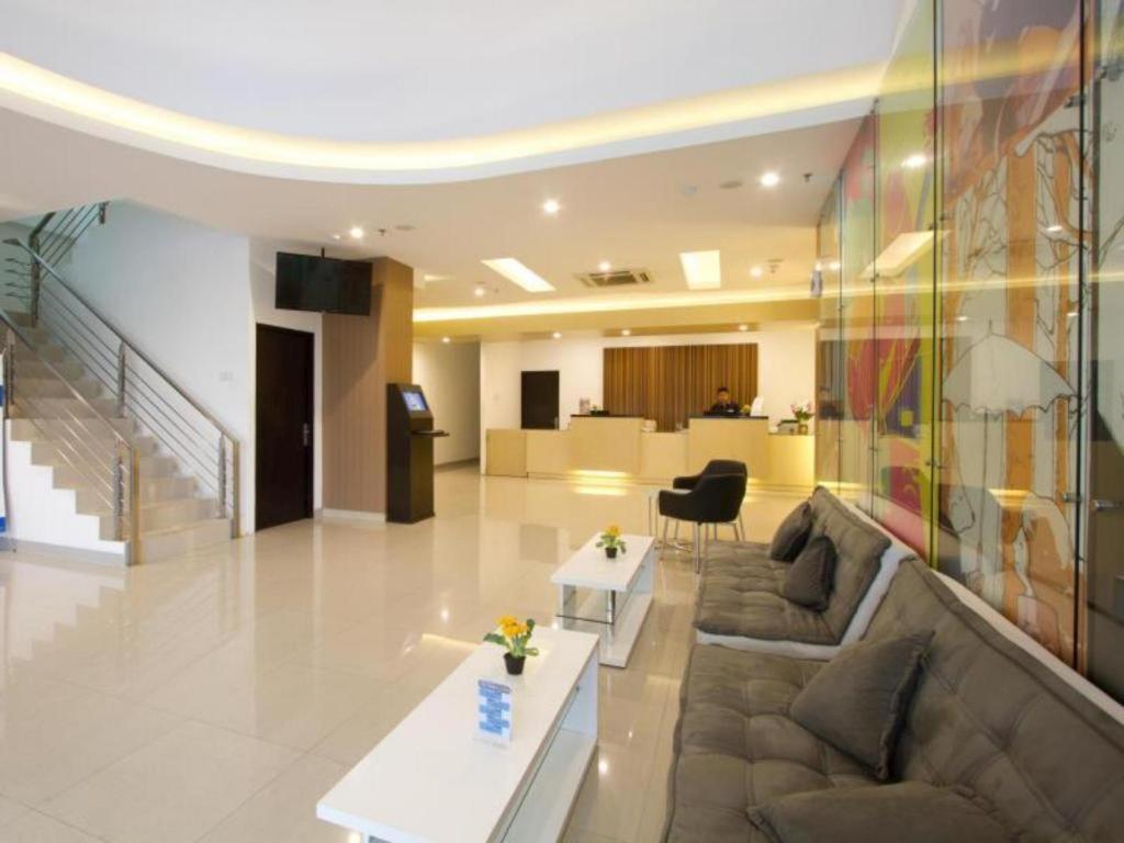 Hotel 88 Grogol By Wh Jacarta Exterior foto